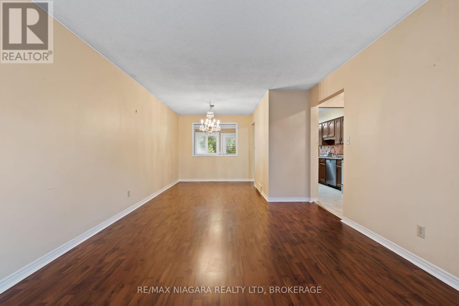 7534 Merritt Avenue, Niagara Falls, Ontario  L2G 5C5 - Photo 8 - X12214036