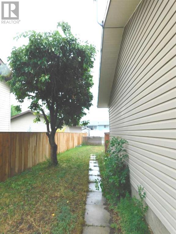 Property at 613 Lakewood Road E image 3