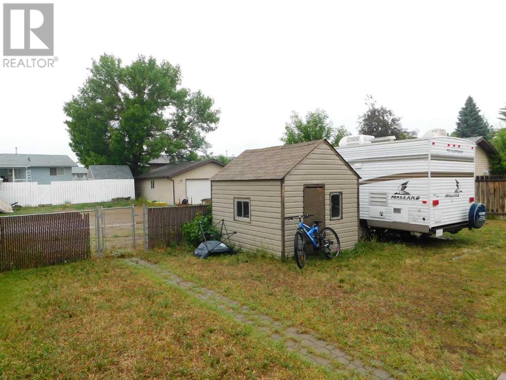Property at 613 Lakewood Road E image 4