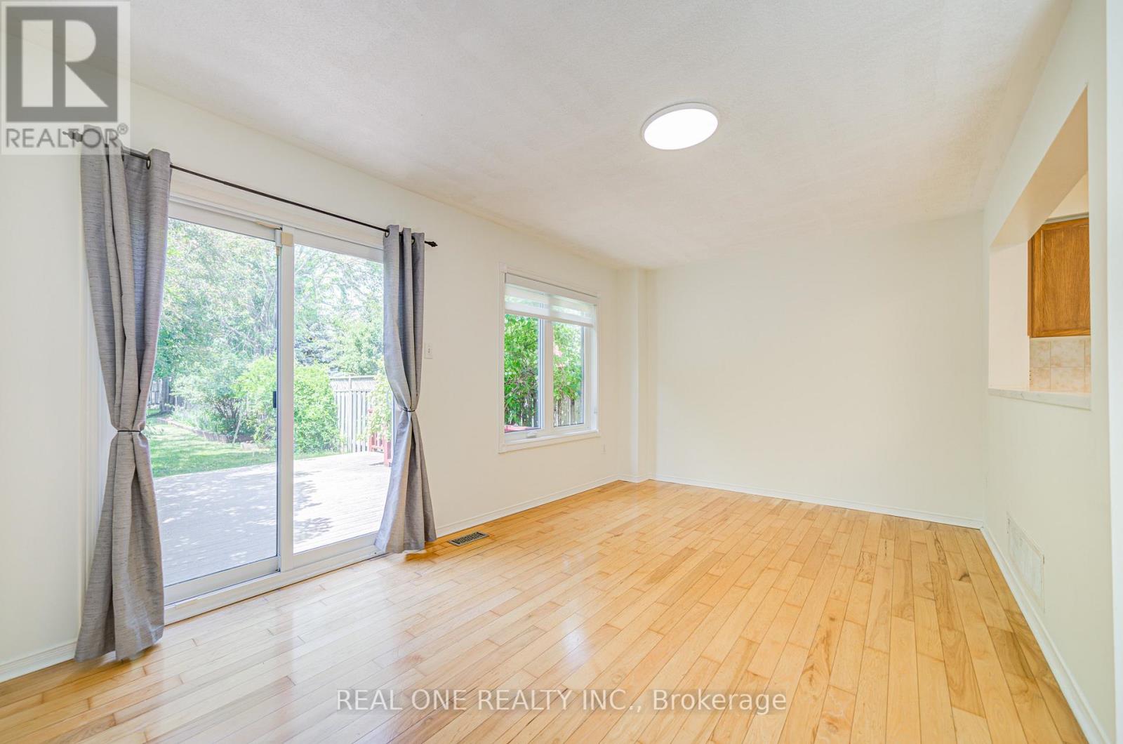 2899 Westbury Court, Mississauga, Ontario  L5M 6B2 - Photo 12 - W12217967