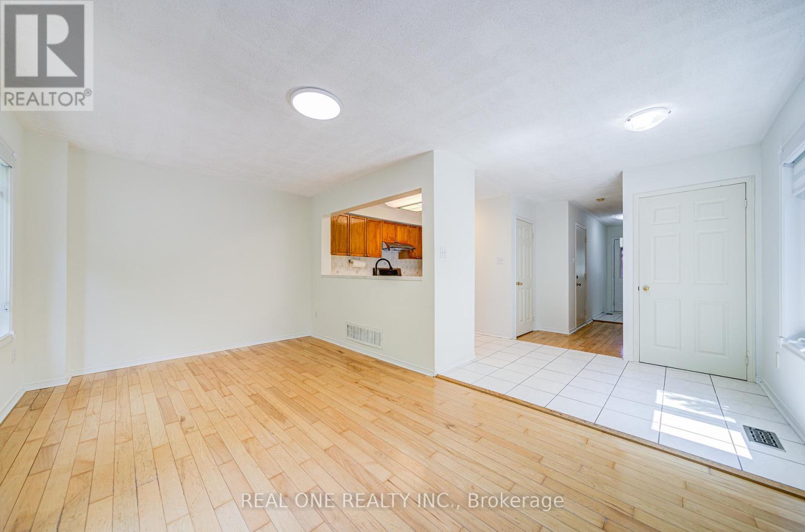 2899 Westbury Court, Mississauga, Ontario  L5M 6B2 - Photo 13 - W12217967