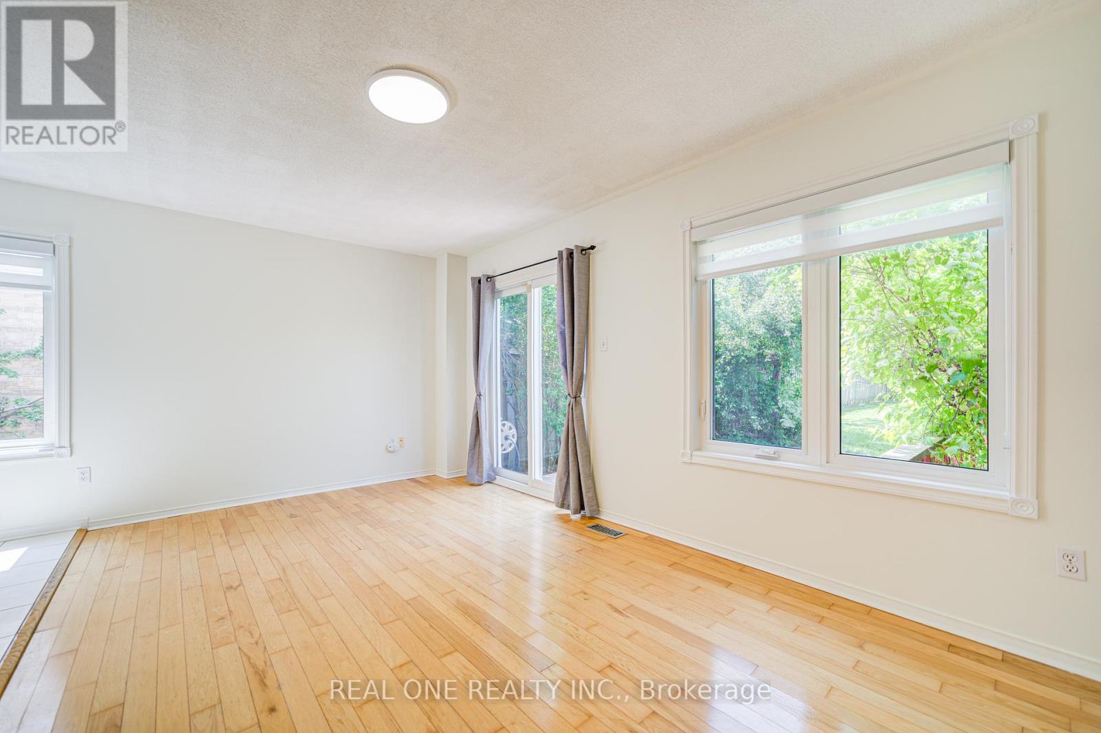 2899 Westbury Court, Mississauga, Ontario  L5M 6B2 - Photo 15 - W12217967