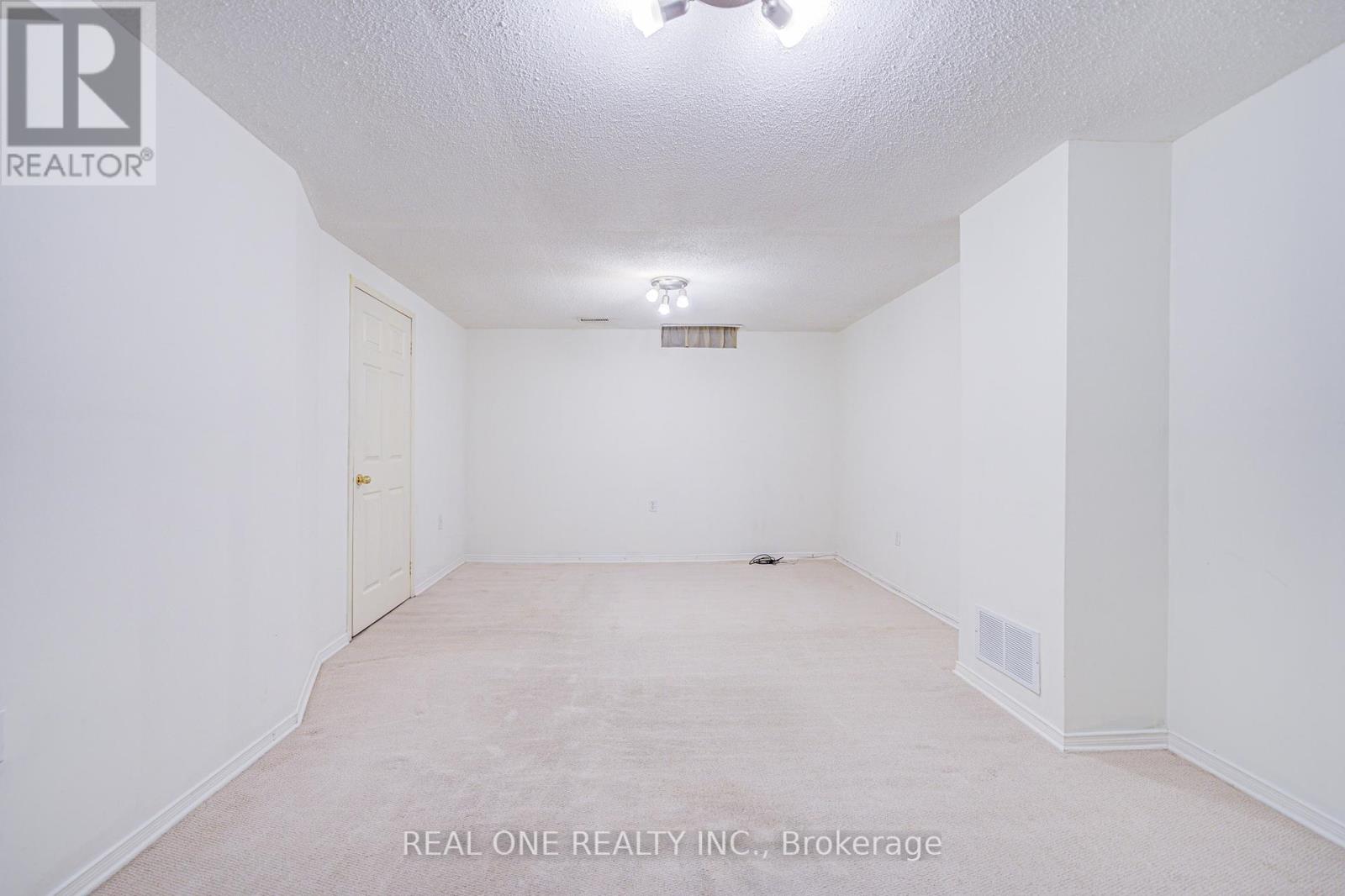 2899 Westbury Court, Mississauga, Ontario  L5M 6B2 - Photo 28 - W12217967