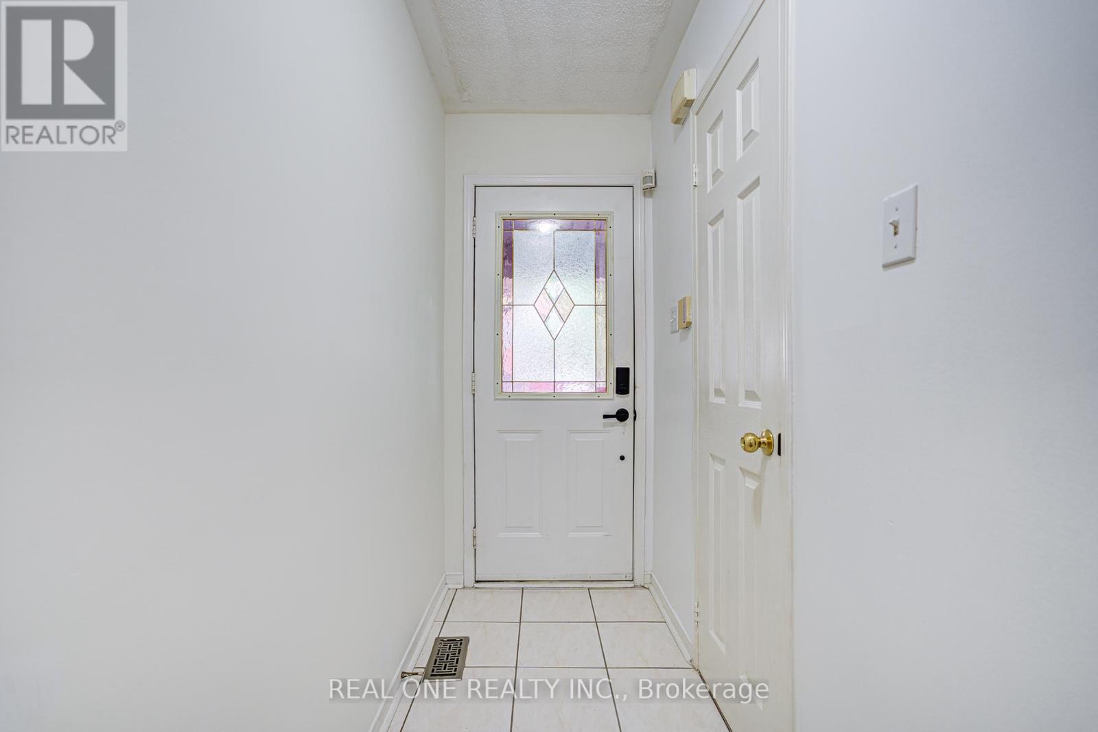 2899 Westbury Court, Mississauga, Ontario  L5M 6B2 - Photo 4 - W12217967