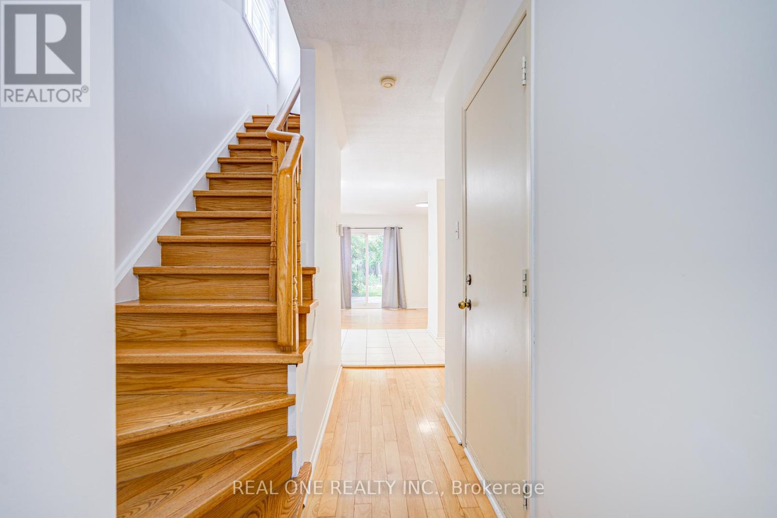 2899 Westbury Court, Mississauga, Ontario  L5M 6B2 - Photo 5 - W12217967