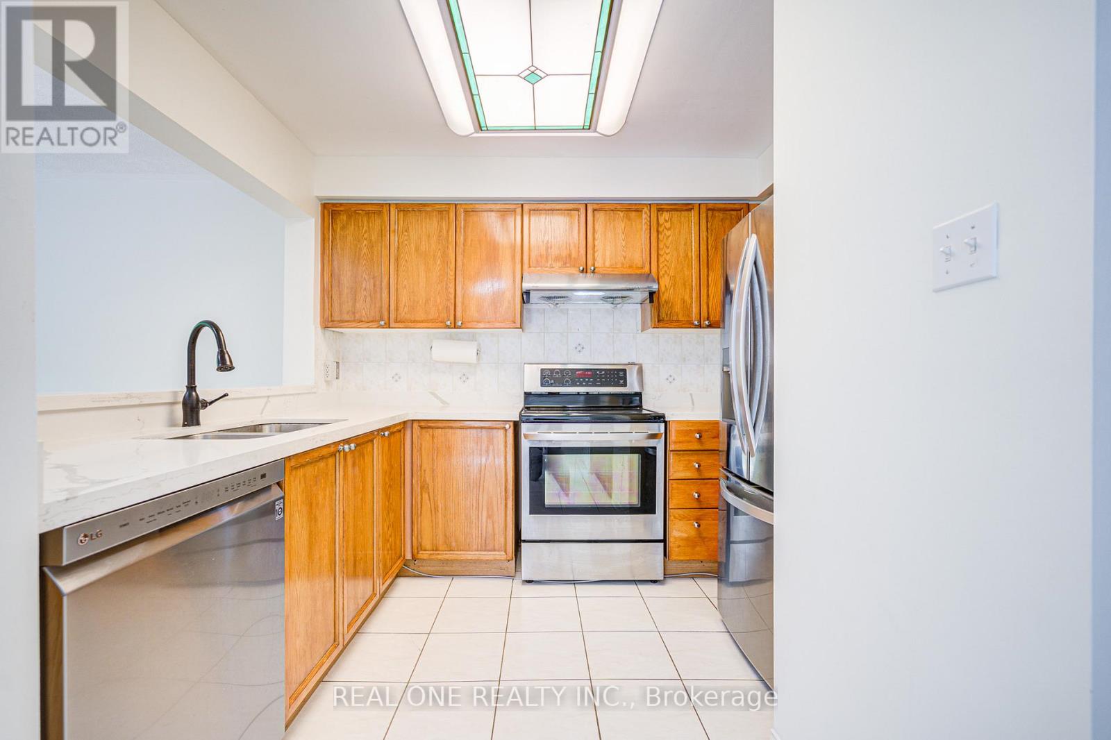 2899 Westbury Court, Mississauga, Ontario  L5M 6B2 - Photo 8 - W12217967