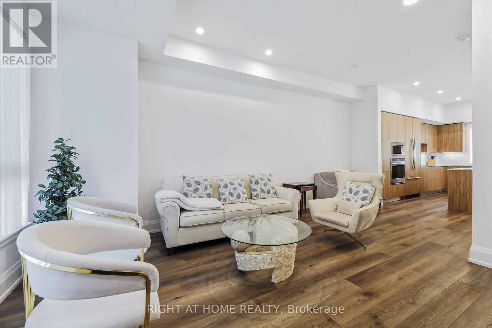 135 High Street W, Mississauga, Ontario  L5H 1K4 - Photo 8 - W12217996