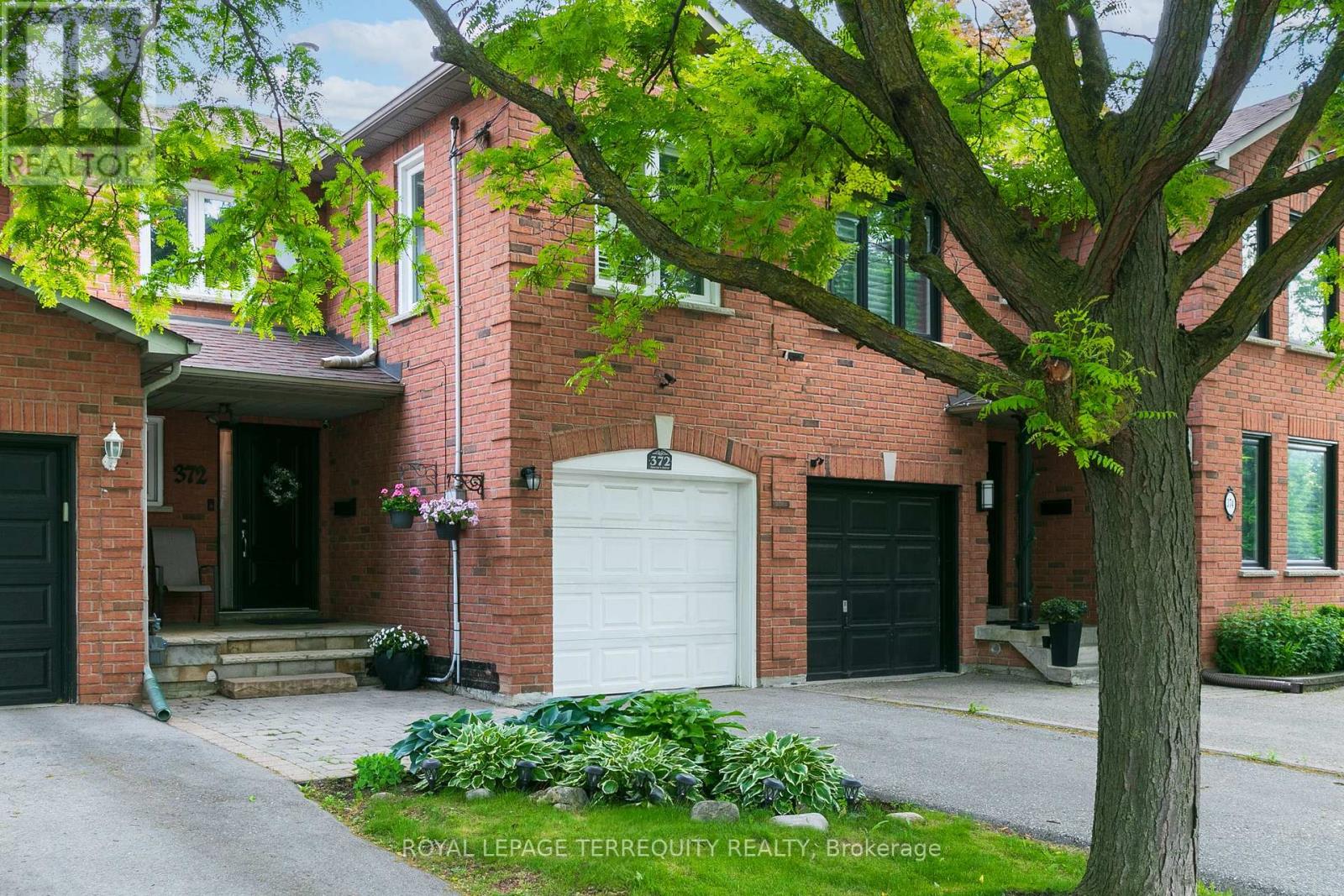 372 QUEENS DRIVE, Toronto, Ontario