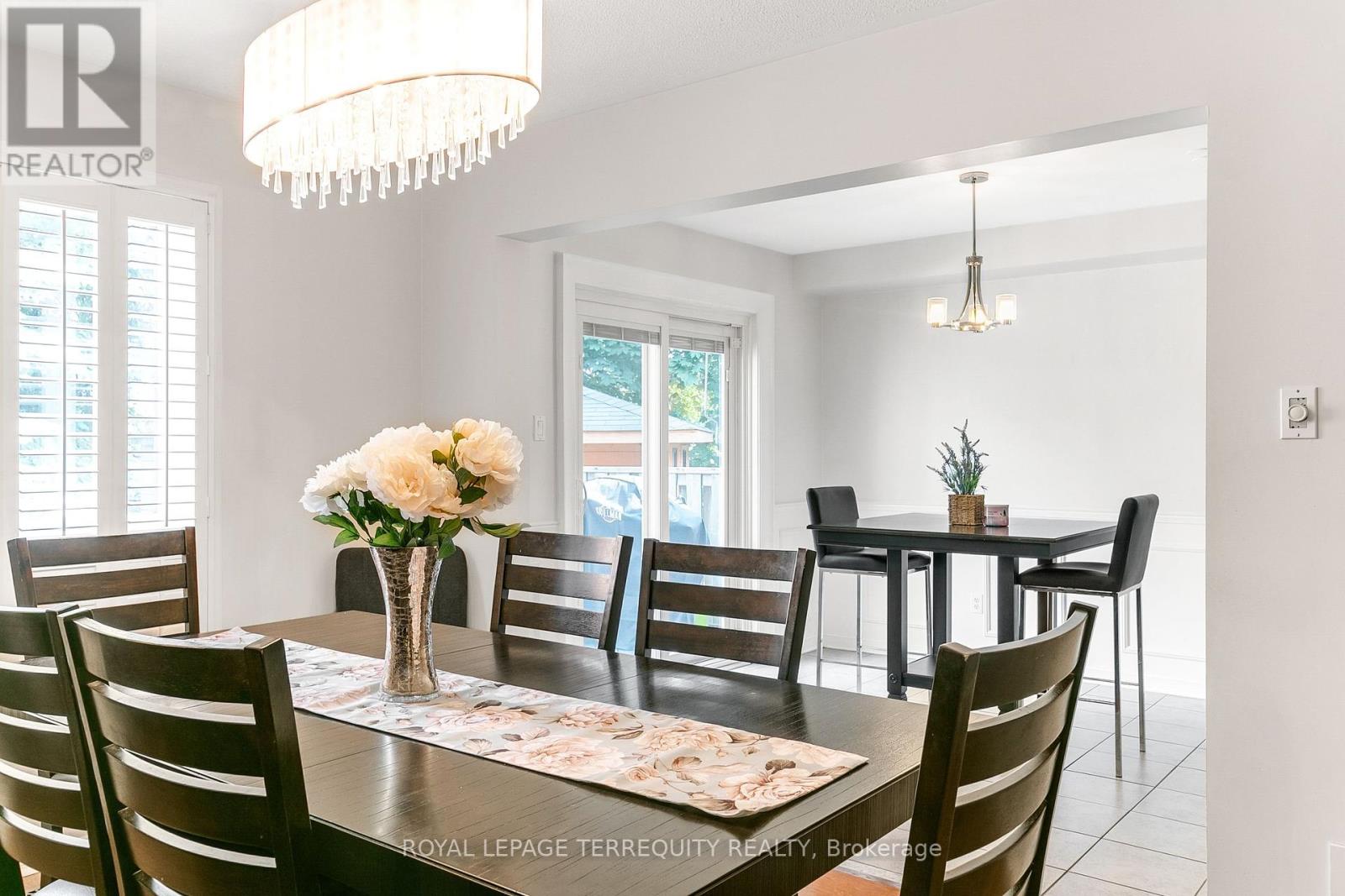 372 Queens Drive, Toronto, Ontario  M6L 1M5 - Photo 8 - W12218001