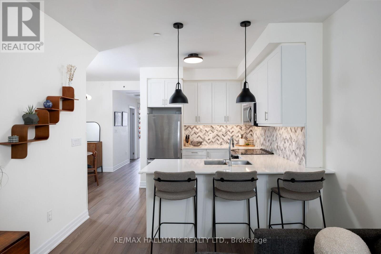 724 - 665 Cricklewood Drive, Mississauga, Ontario  L5G 0B9 - Photo 6 - W12218033