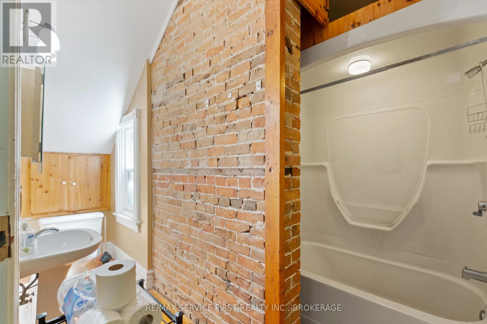 392 Alfred Street, Kingston (East Of Sir John A. Blvd), Ontario  K7K 4H7 - Photo 21 - X12218051