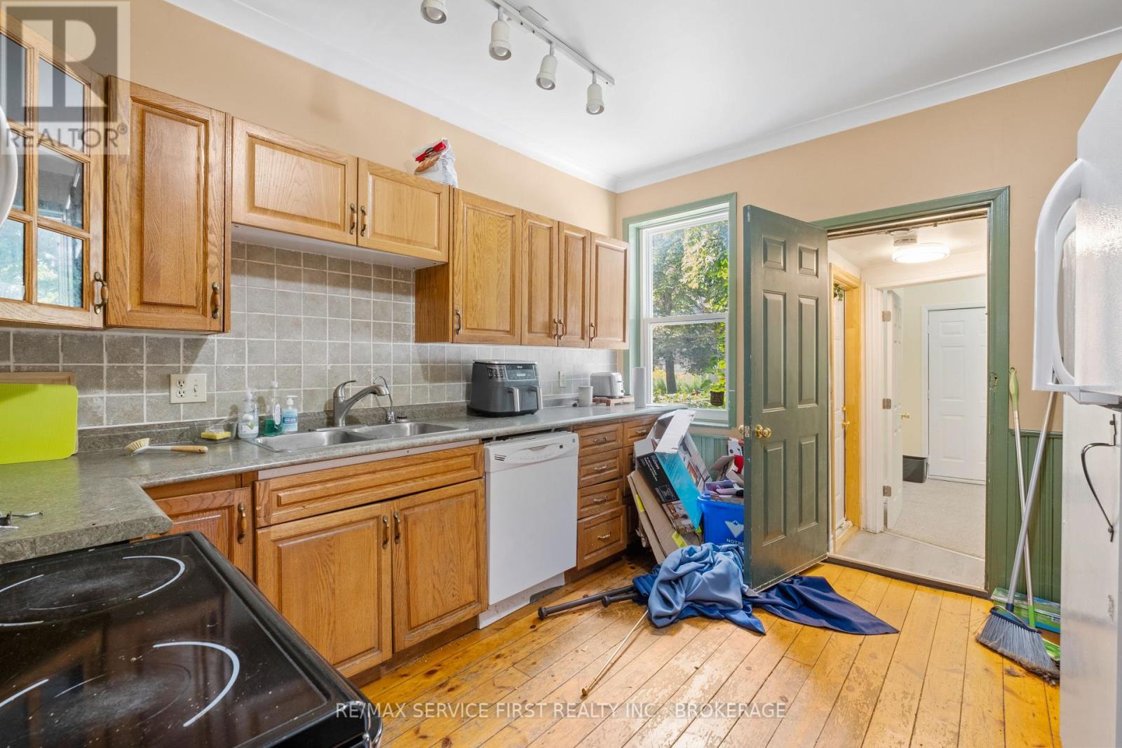392 Alfred Street, Kingston (East Of Sir John A. Blvd), Ontario  K7K 4H7 - Photo 22 - X12218051