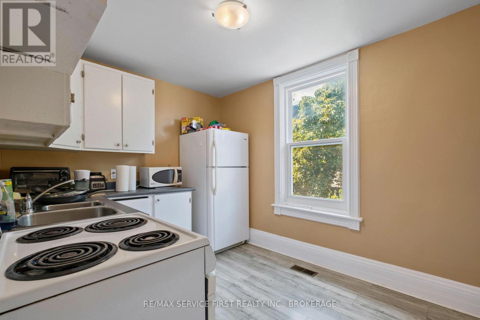 392 Alfred Street, Kingston (East Of Sir John A. Blvd), Ontario  K7K 4H7 - Photo 35 - X12218051