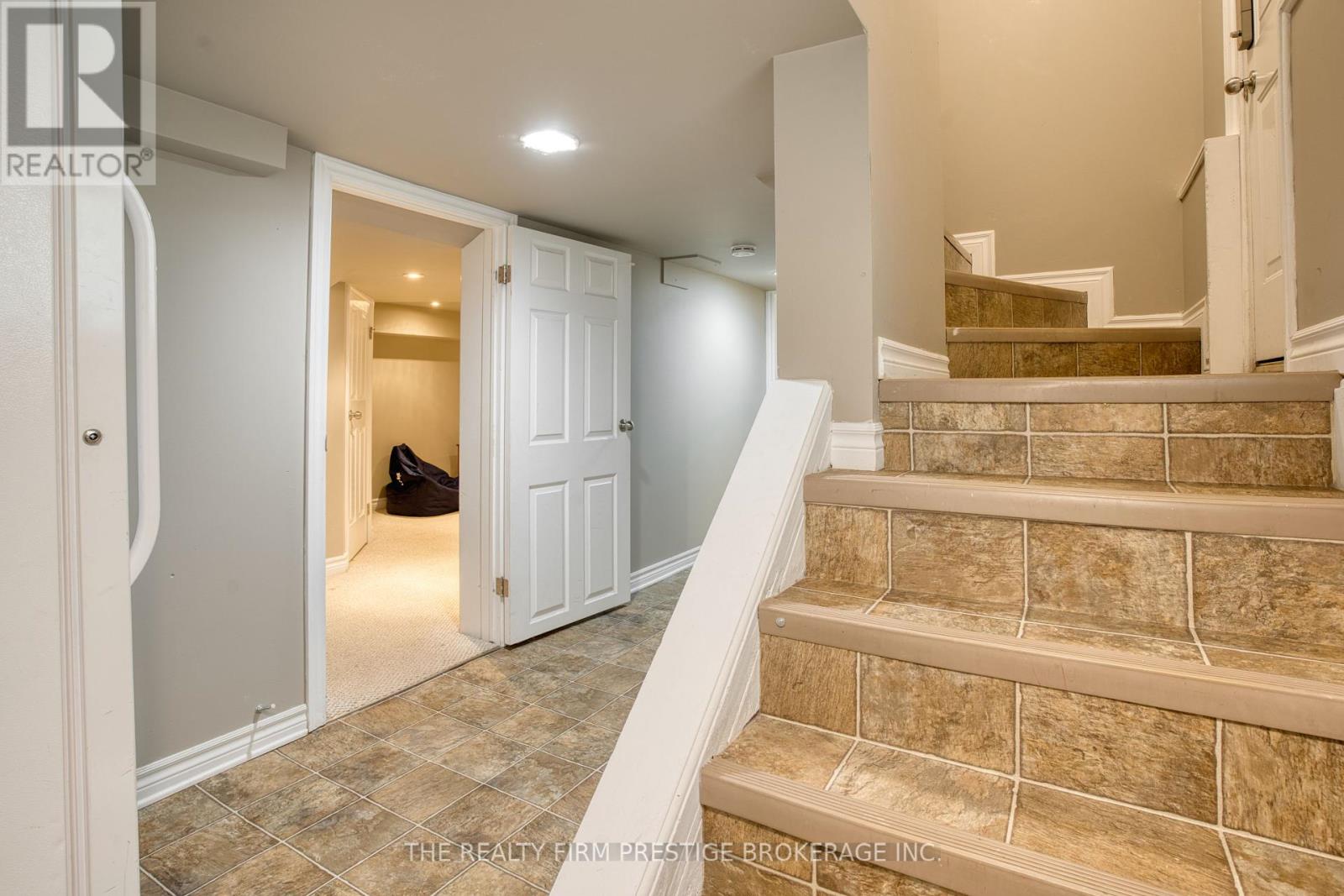 42 Evergreen Avenue, London South, Ontario  N6J 1A5 - Photo 32 - X12218072