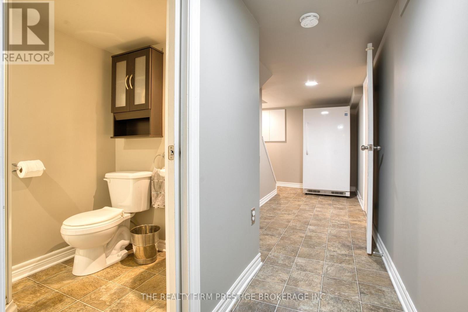 42 Evergreen Avenue, London South, Ontario  N6J 1A5 - Photo 38 - X12218072