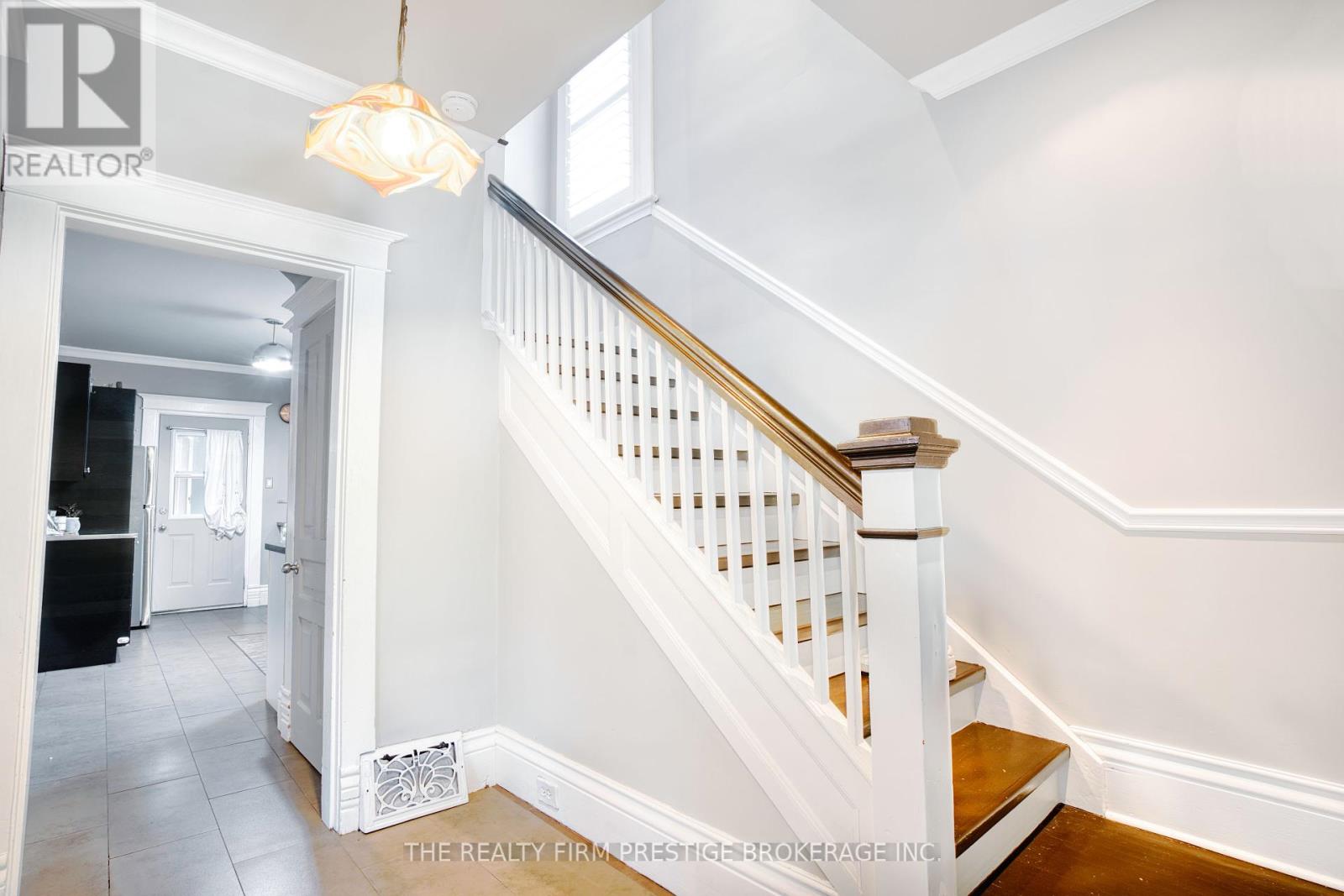 42 Evergreen Avenue, London South, Ontario  N6J 1A5 - Photo 4 - X12218072