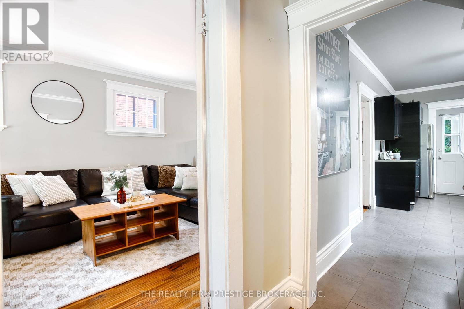42 Evergreen Avenue, London South, Ontario  N6J 1A5 - Photo 5 - X12218072