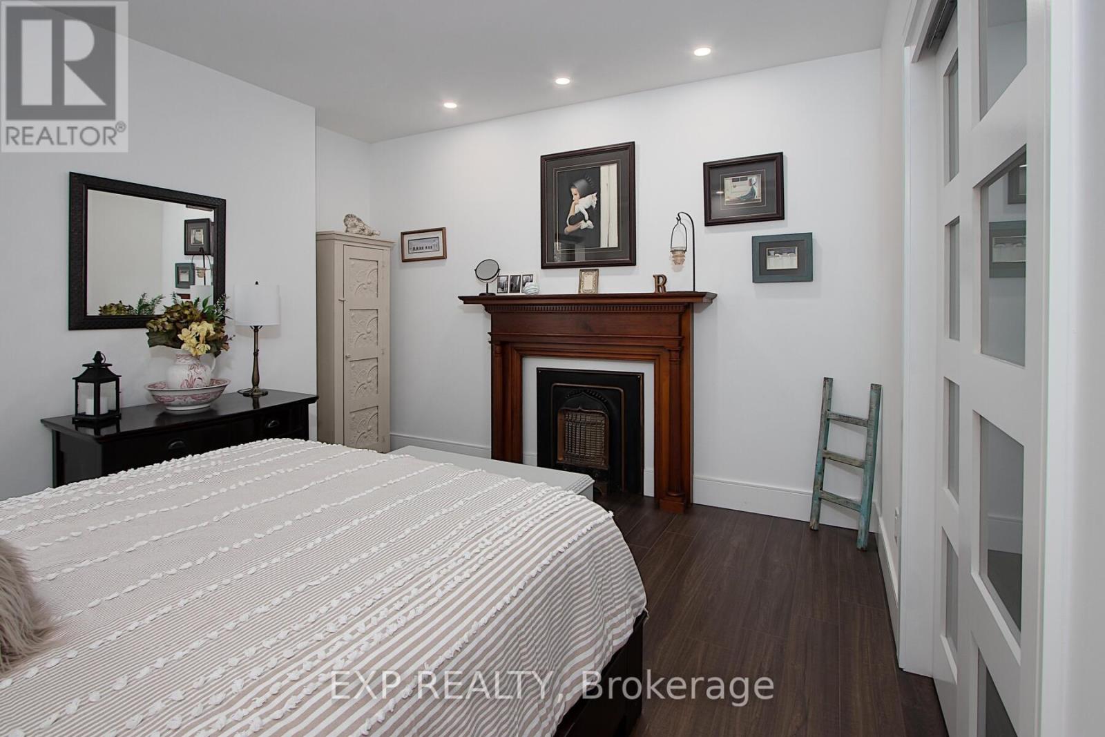 Photo 18 of 50 for 4 - 130 Windsor Crescent