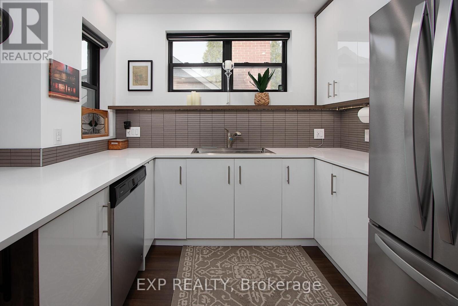 Photo 9 of 50 for 4 - 130 Windsor Crescent