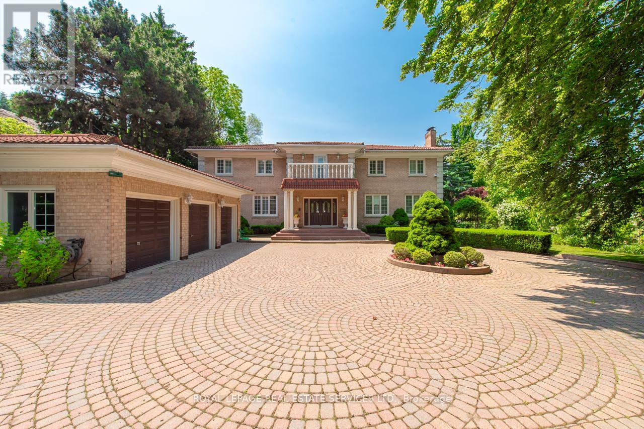 <div class="slider-price">$3,899,000</div><p>49 Thorncrest Road, Toronto, Ontario</p>