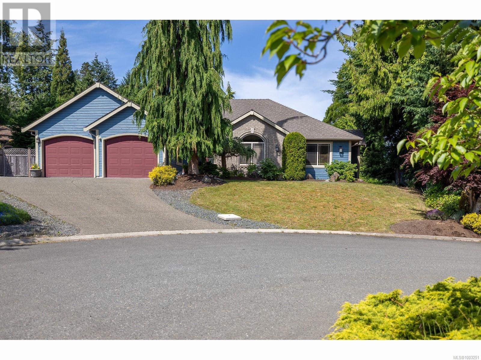 585 HAZELWOOD Pl, Qualicum Beach, British Columbia