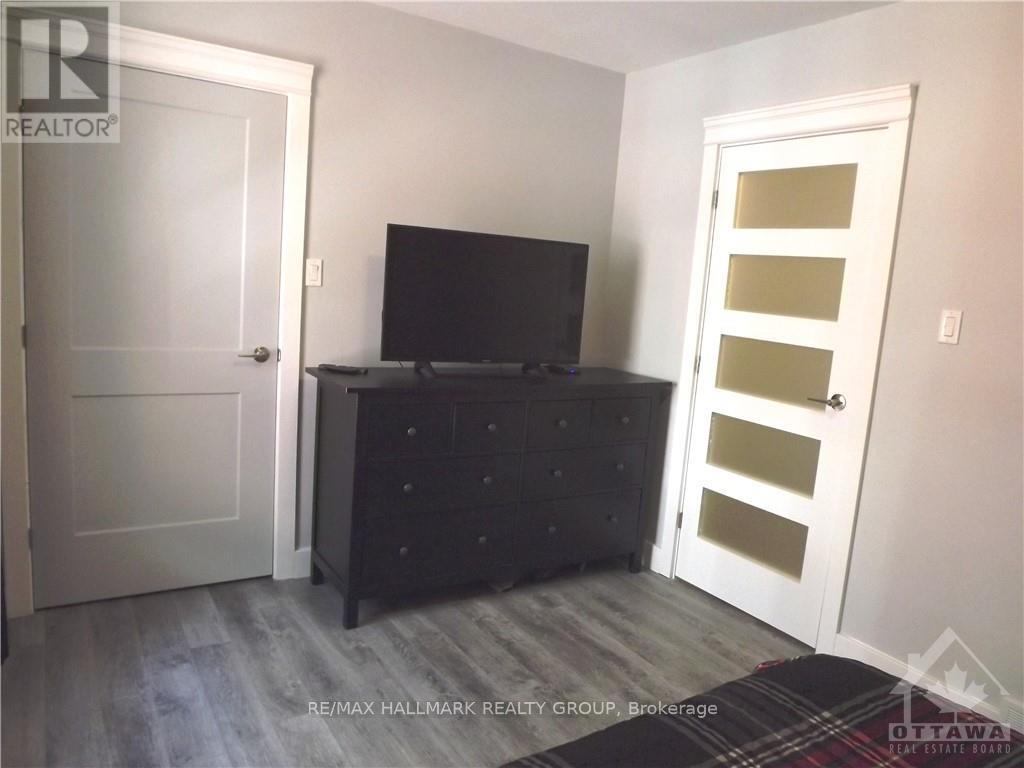 2 - 381 Cooper Street E, Ottawa, Ontario  K2P 0G8 - Photo 11 - X12218092
