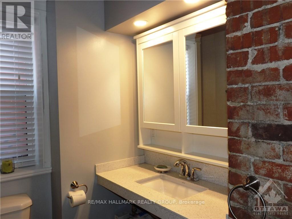 2 - 381 Cooper Street E, Ottawa, Ontario  K2P 0G8 - Photo 12 - X12218092