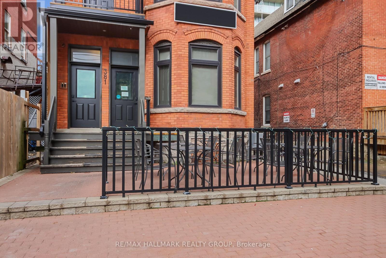 2 - 381 Cooper Street E, Ottawa, Ontario  K2P 0G8 - Photo 3 - X12218092