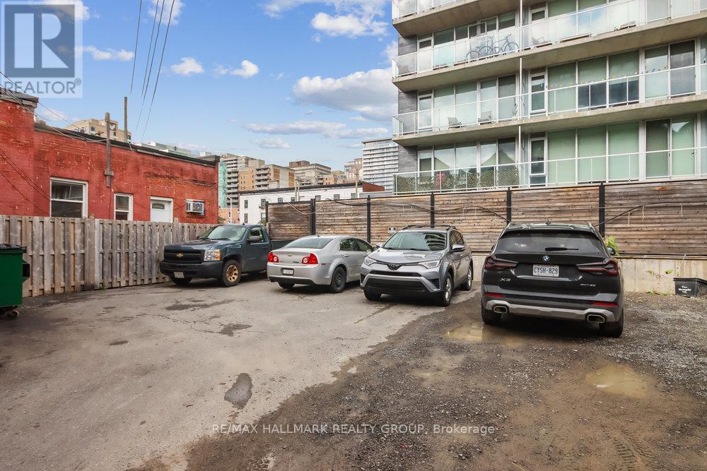 2 - 381 Cooper Street E, Ottawa, Ontario  K2P 0G8 - Photo 6 - X12218092