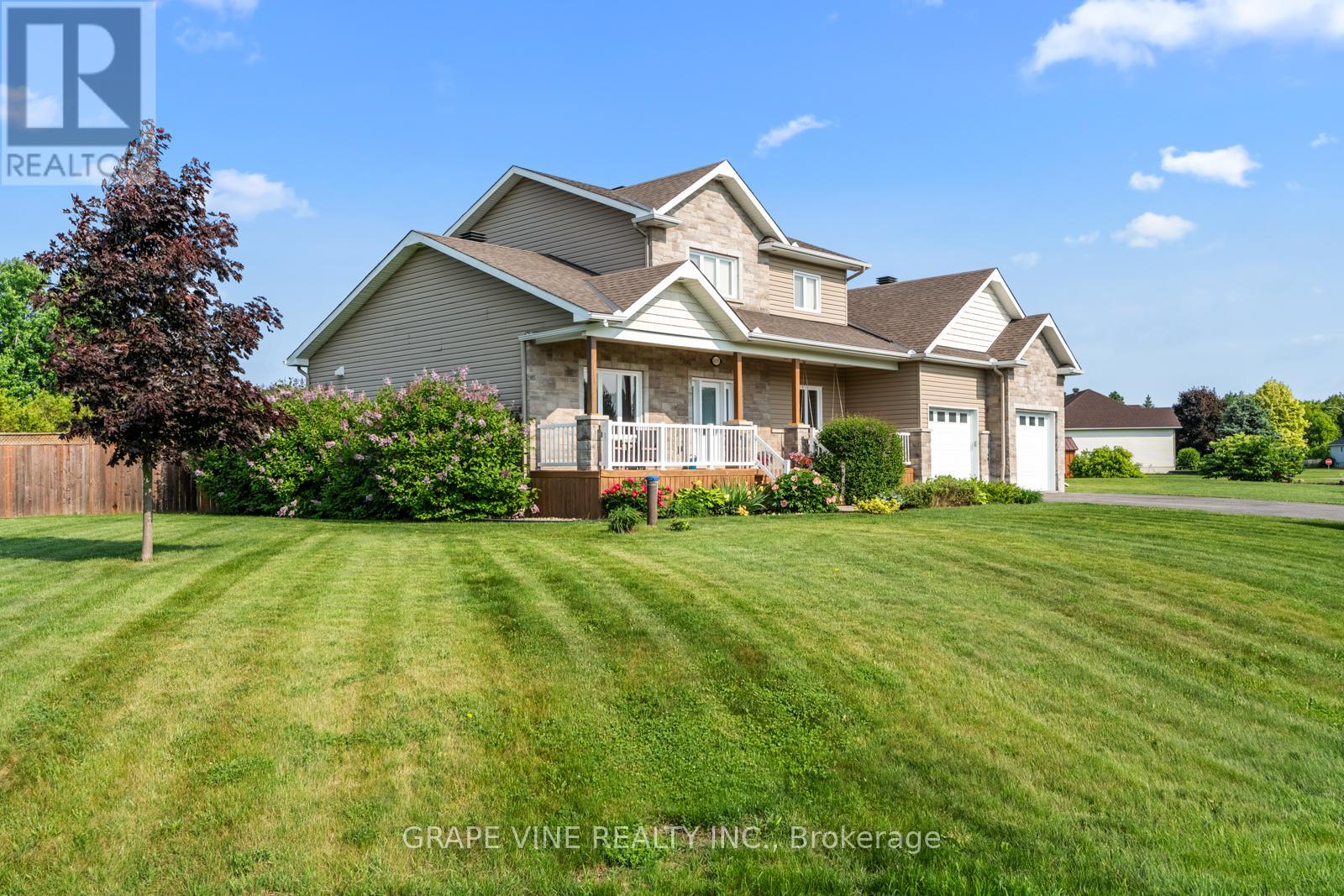 8055 Craig Farm Drive, Ottawa, Ontario  K0A 2P0 - Photo 2 - X12218097