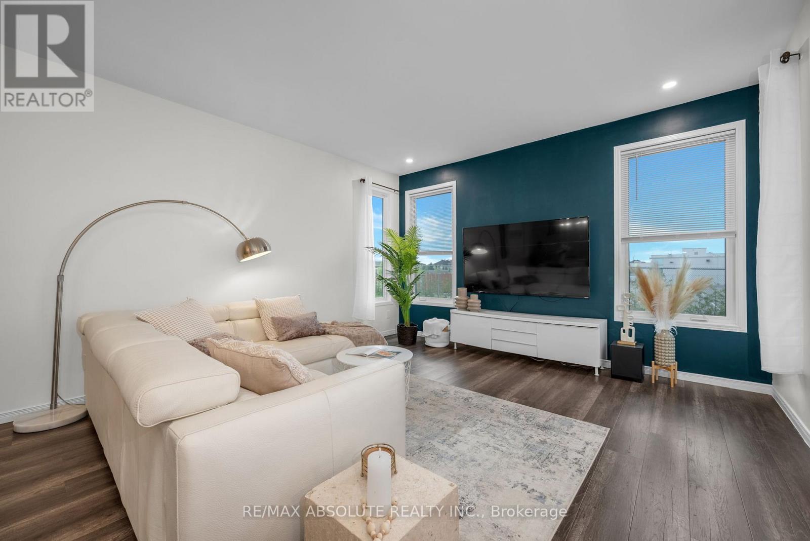 302 Haliburton Heights, Ottawa, Ontario  K2S 1S3 - Photo 8 - X12218102