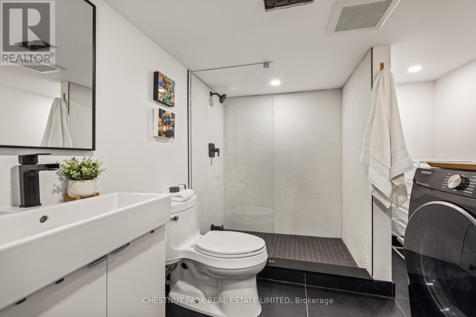 161 Queensdale Avenue, Toronto, Ontario  M4J 1Y5 - Photo 37 - E12214763