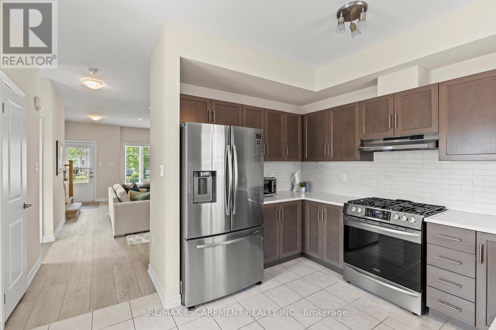 44 - 8 Lakelawn Road, Grimsby, Ontario  L3M 0G1 - Photo 8 - X12216858