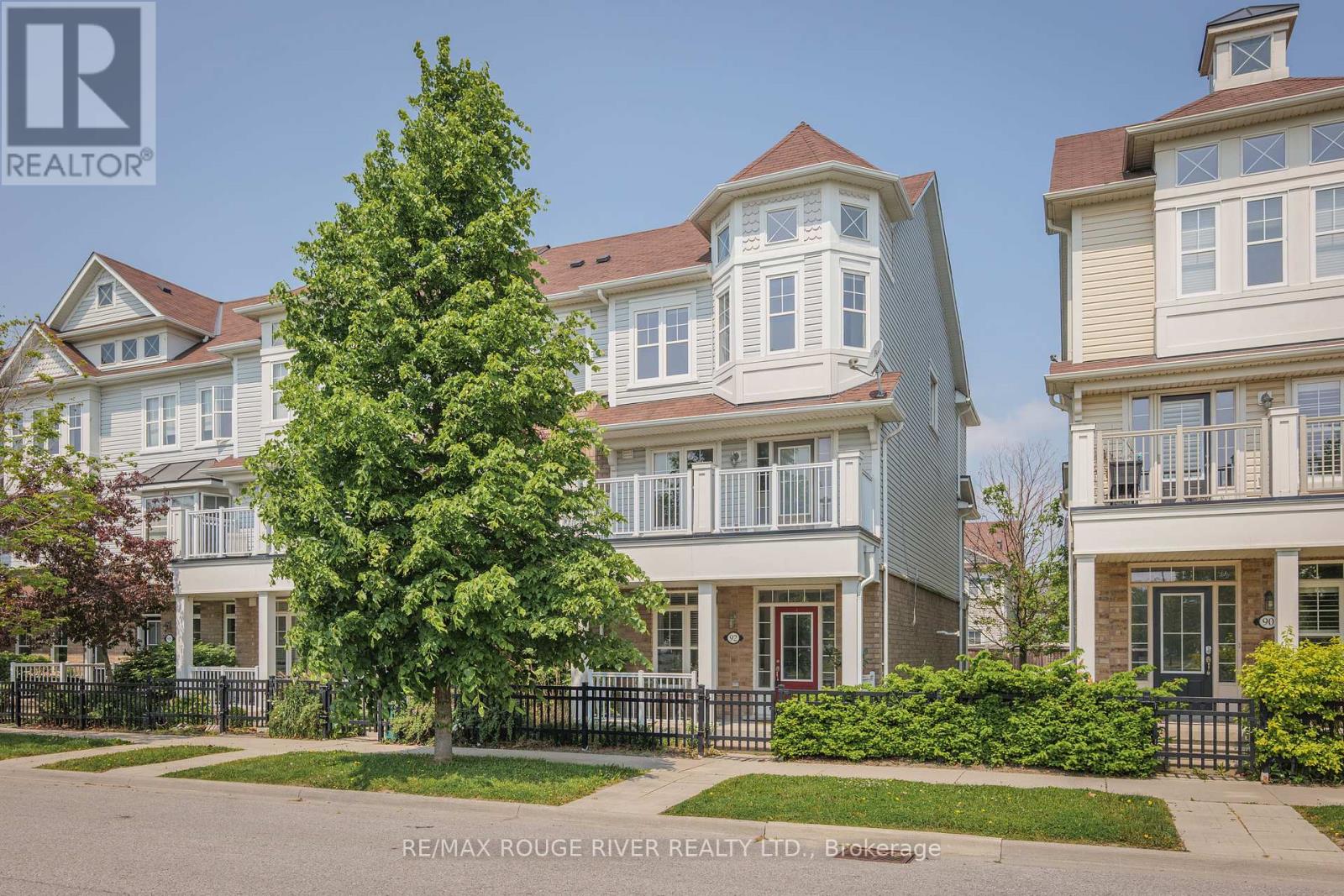 92 HARBOURSIDE DRIVE, Whitby, Ontario
