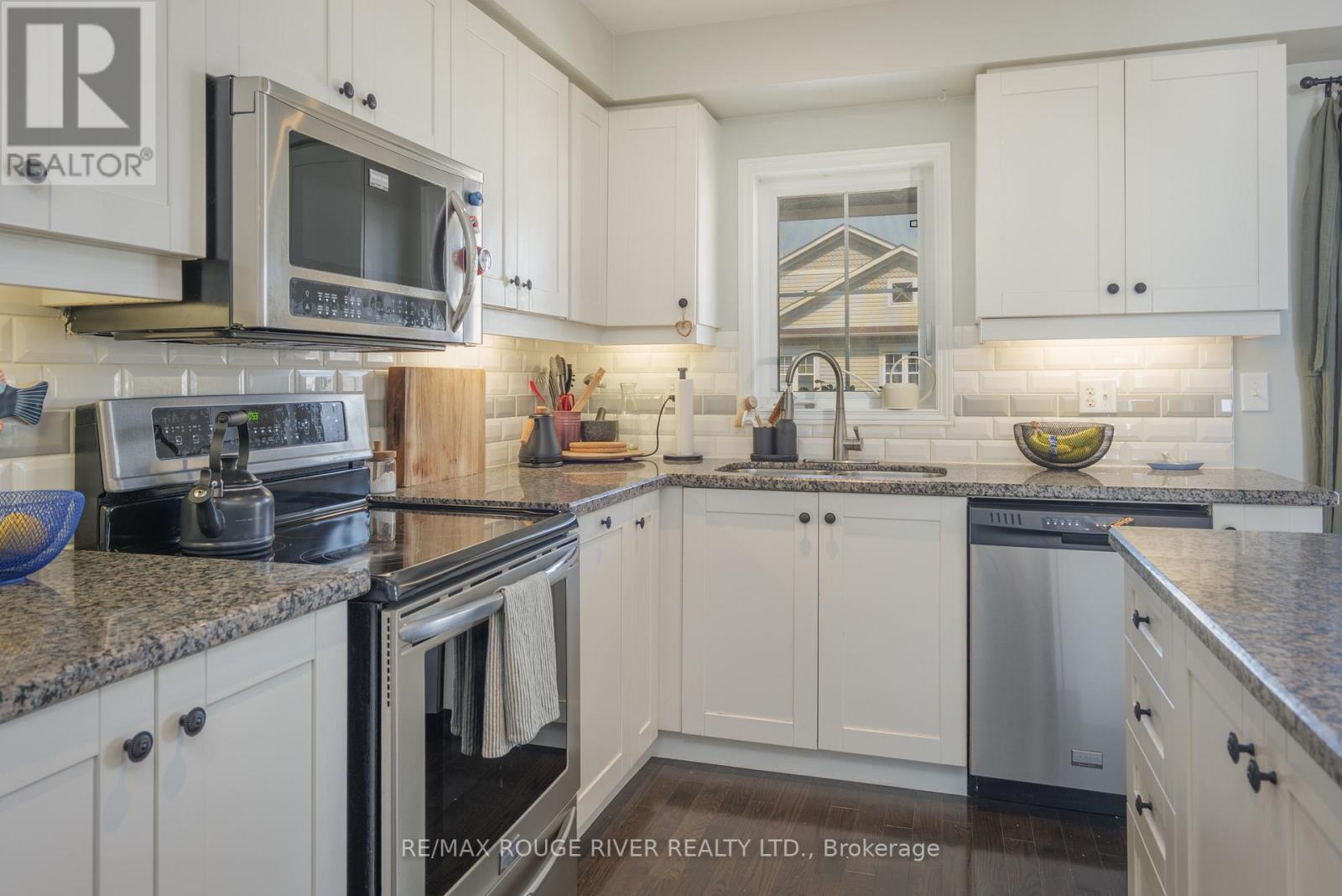 92 Harbourside Drive, Whitby, Ontario  L1N 0H7 - Photo 7 - E12218086