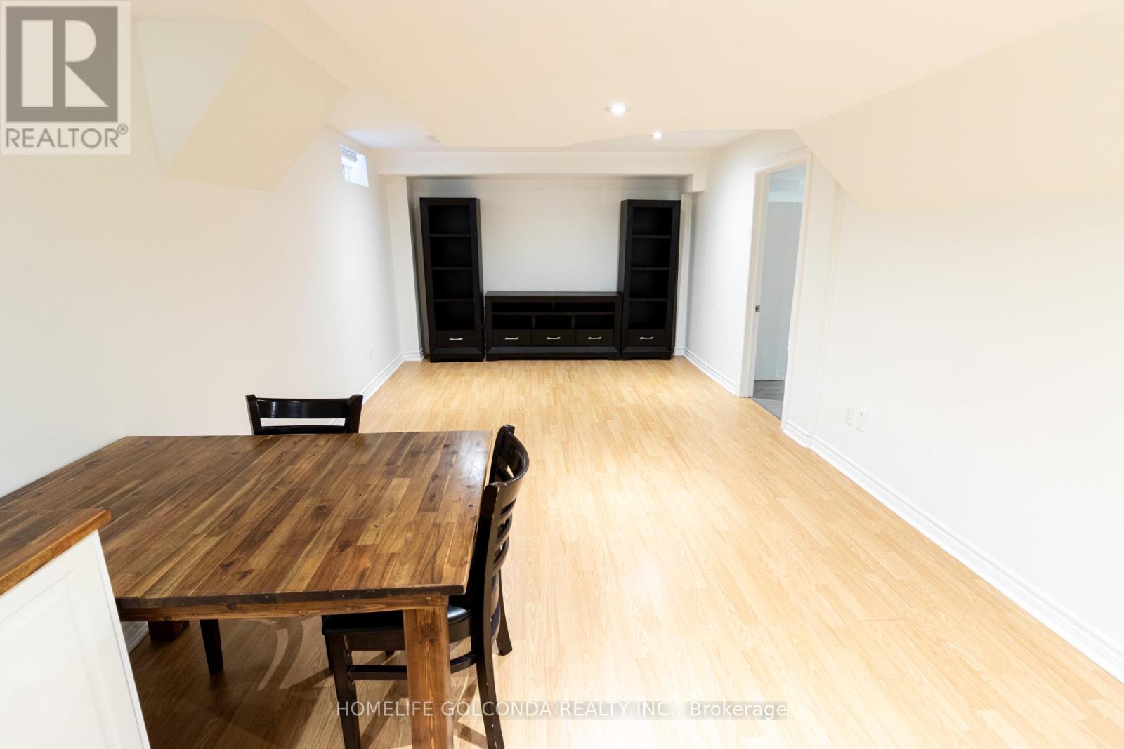 34 Linda Margaret Concession, Richmond Hill, Ontario  L4S 2B6 - Photo 2 - N12218053