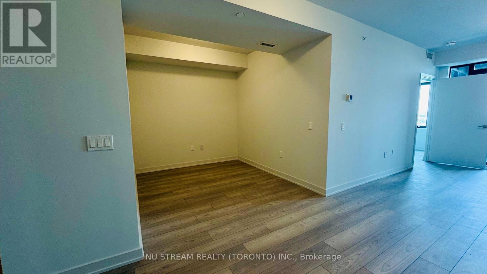904 - 2920 Highway 7 Highway, Vaughan, Ontario  L4K 0K6 - Photo 3 - N12218057