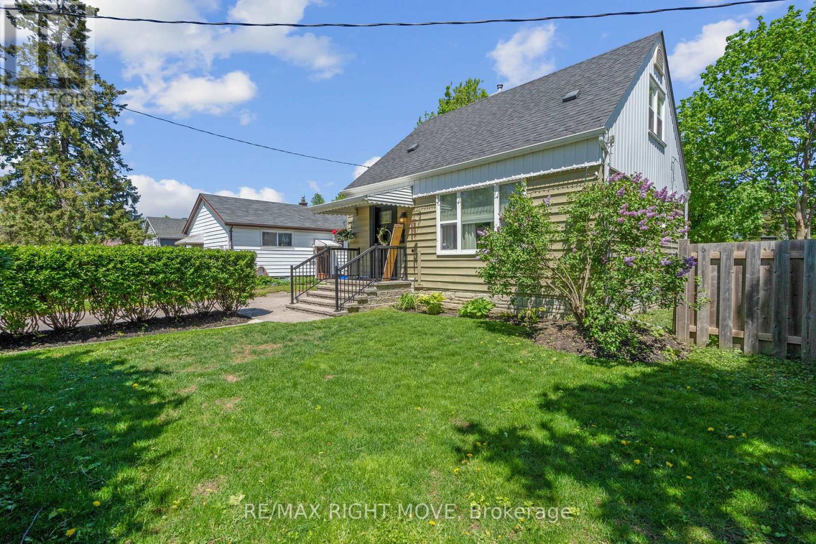 13 NEWTON STREET, Barrie, Ontario