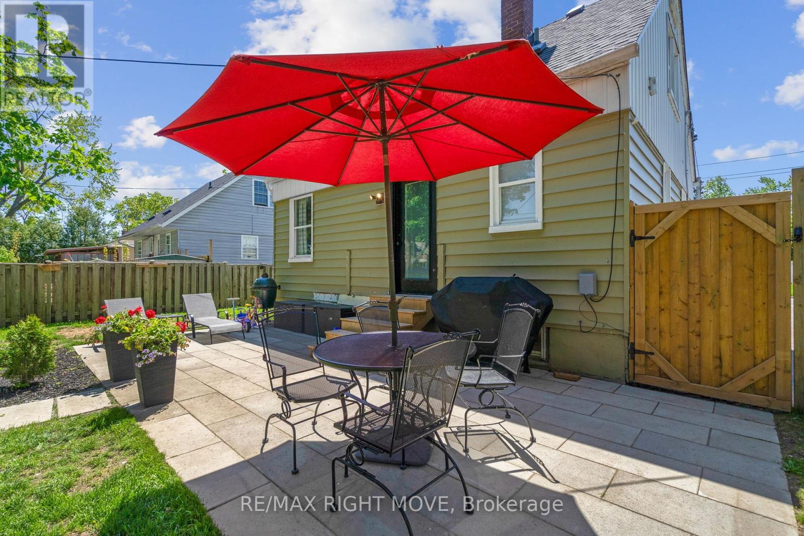 13 Newton Street, Barrie, Ontario  L4M 3N2 - Photo 4 - S12218064