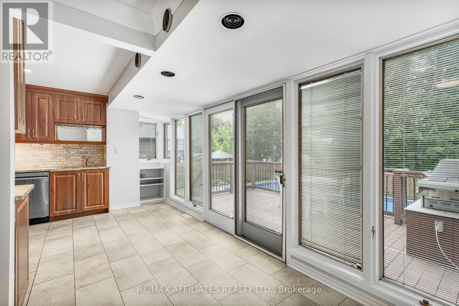 1860 Florida Avenue, Ottawa, Ontario  K1H 6Z1 - Photo 13 - X12217551