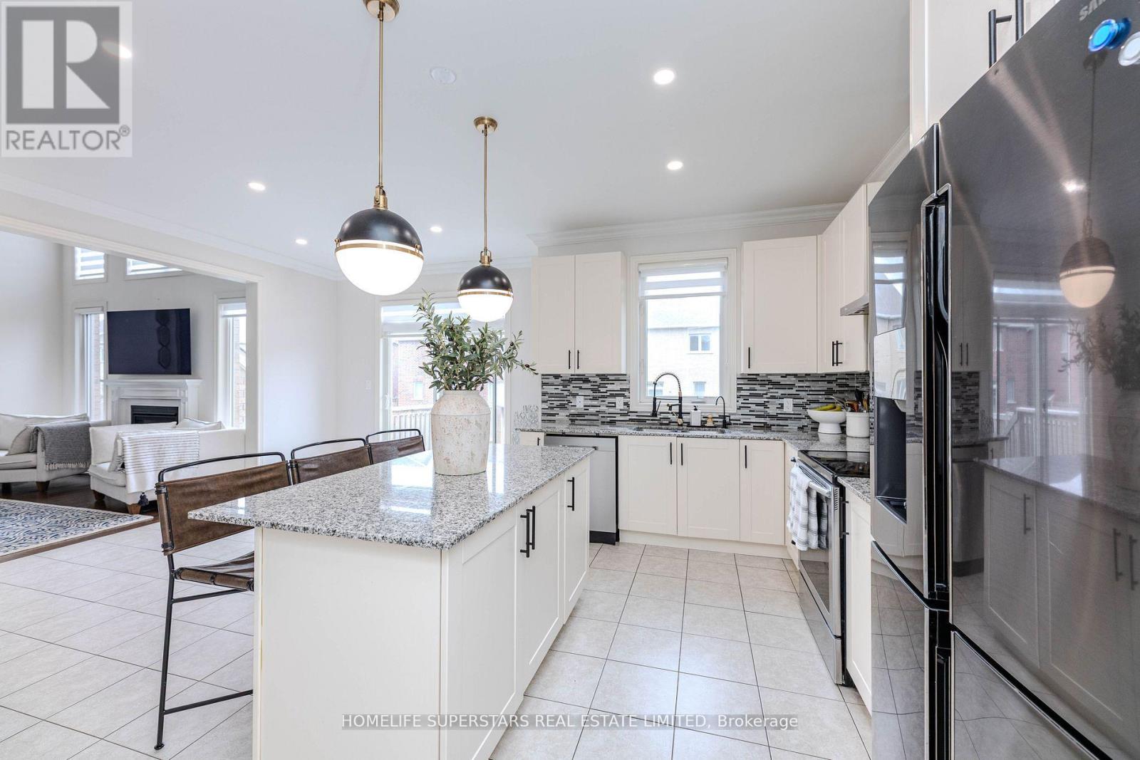 50 Romanelli Crescent, Bradford West Gwillimbury, Ontario  L3Z 0X7 - Photo 11 - N12216864