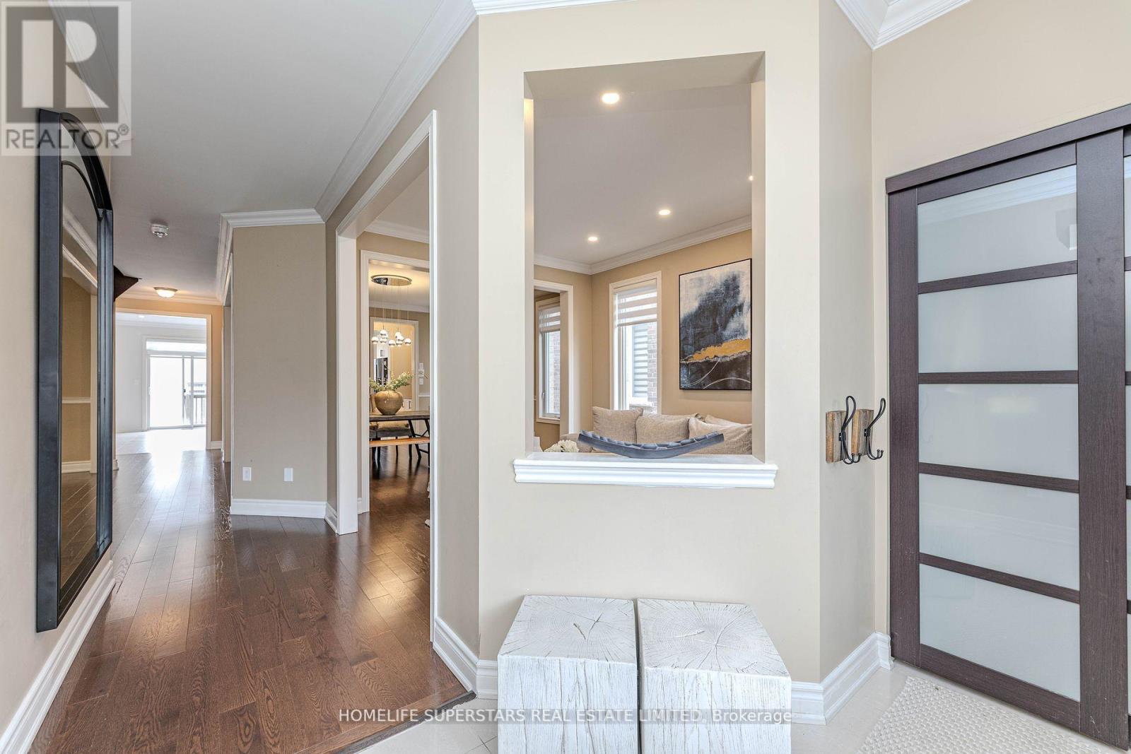 50 Romanelli Crescent, Bradford West Gwillimbury, Ontario  L3Z 0X7 - Photo 3 - N12216864