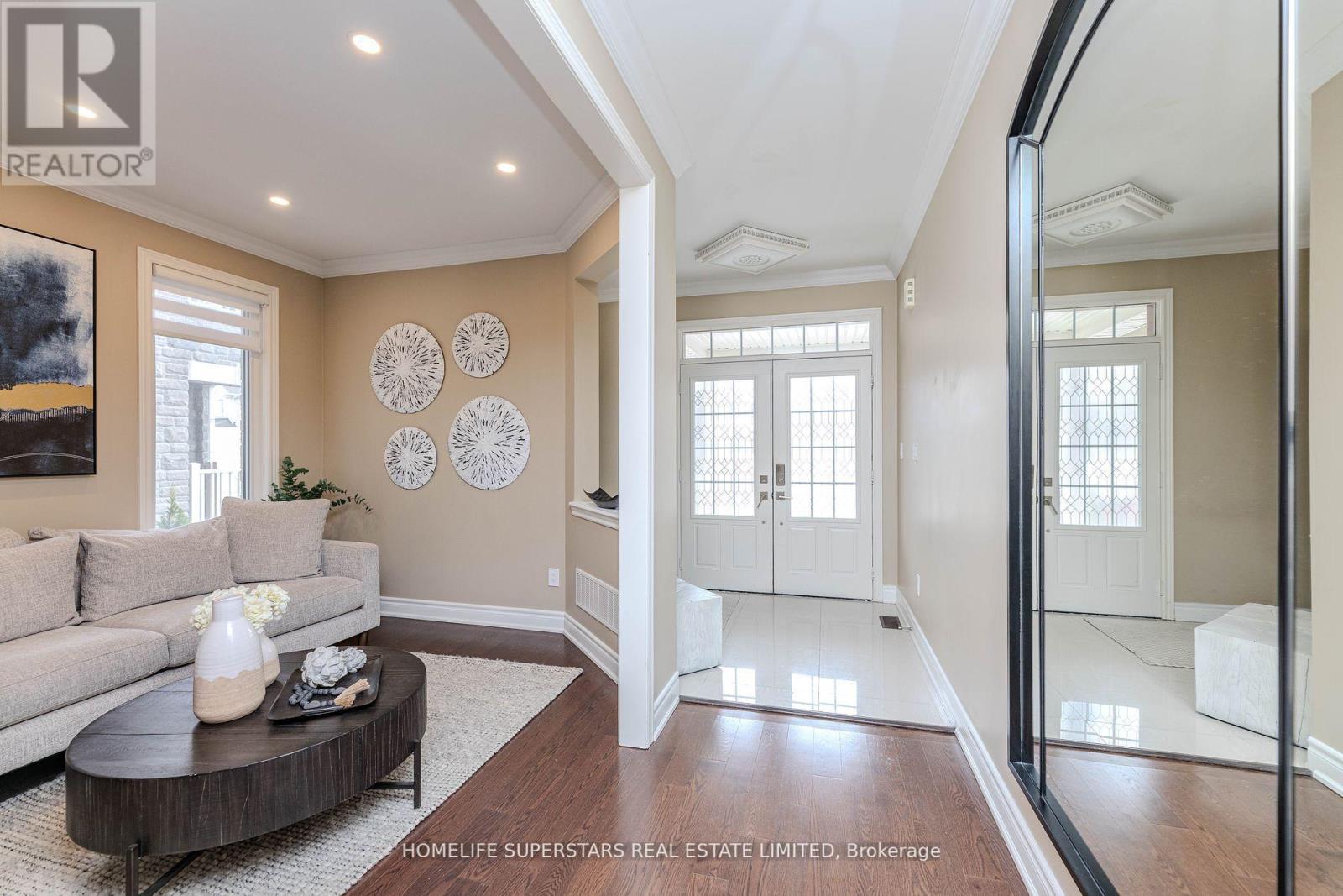 50 Romanelli Crescent, Bradford West Gwillimbury, Ontario  L3Z 0X7 - Photo 5 - N12216864