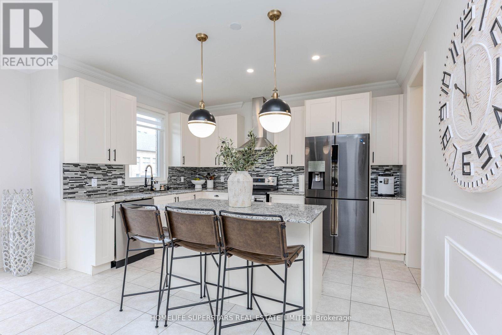 50 Romanelli Crescent, Bradford West Gwillimbury, Ontario  L3Z 0X7 - Photo 16 - N12216864