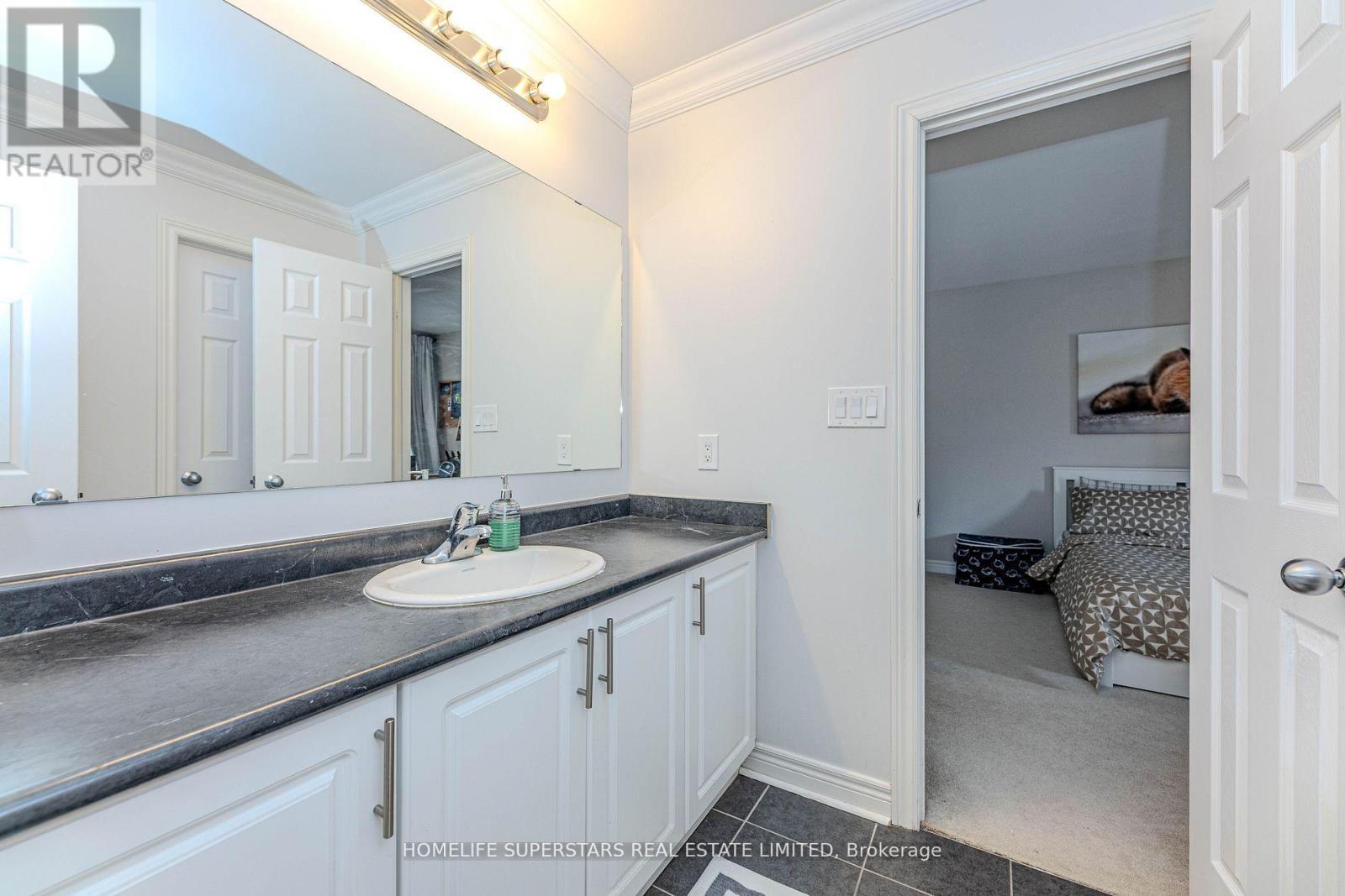 50 Romanelli Crescent, Bradford West Gwillimbury, Ontario  L3Z 0X7 - Photo 21 - N12216864