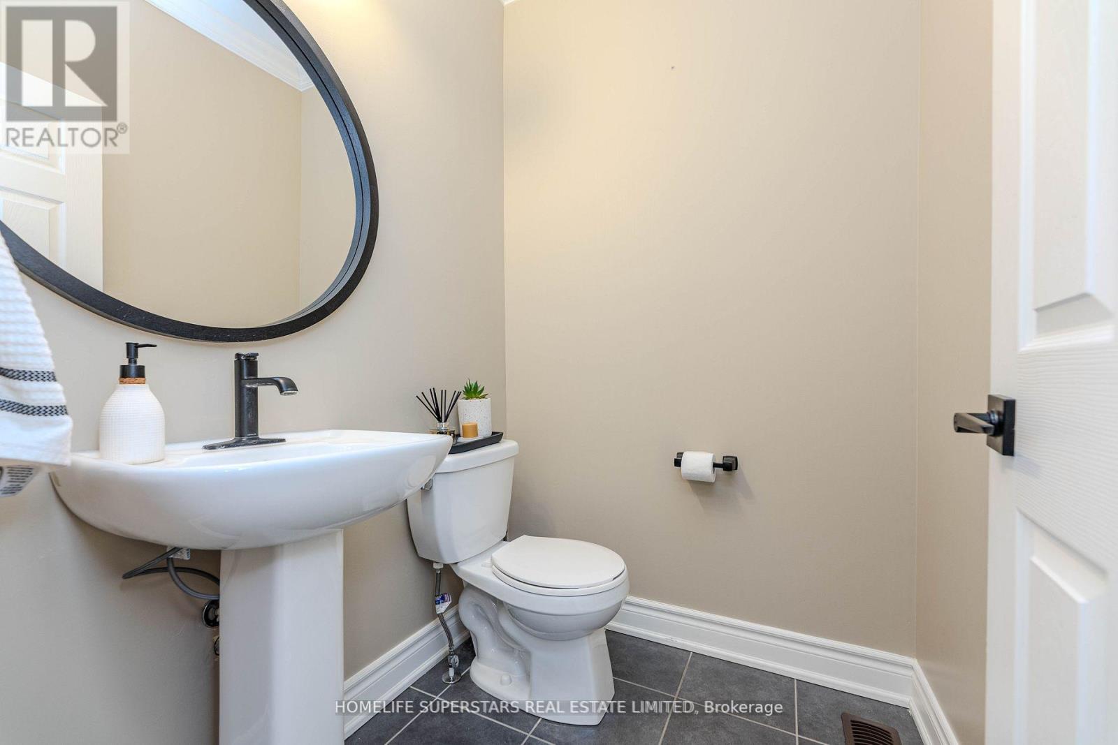 50 Romanelli Crescent, Bradford West Gwillimbury, Ontario  L3Z 0X7 - Photo 29 - N12216864