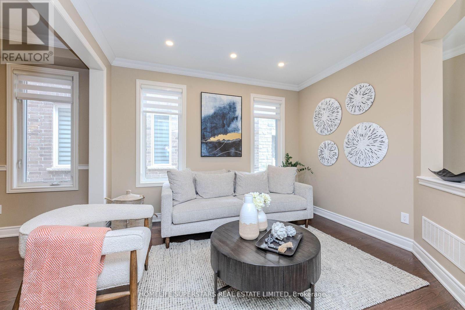 50 Romanelli Crescent, Bradford West Gwillimbury, Ontario  L3Z 0X7 - Photo 6 - N12216864
