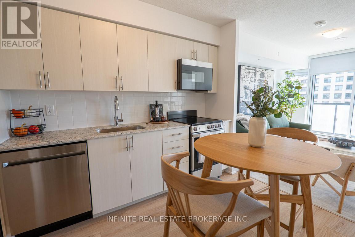 1708 - 980 Lansdowne Avenue, Toronto, Ontario  M6H 4K4 - Photo 4 - W12218073