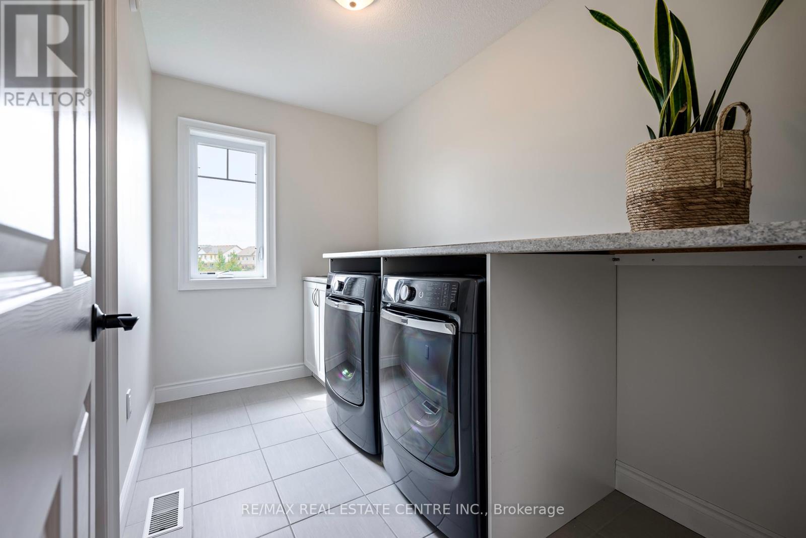 1 Wardlaw Avenue, Orangeville, Ontario  L9W 6K1 - Photo 26 - W12218078