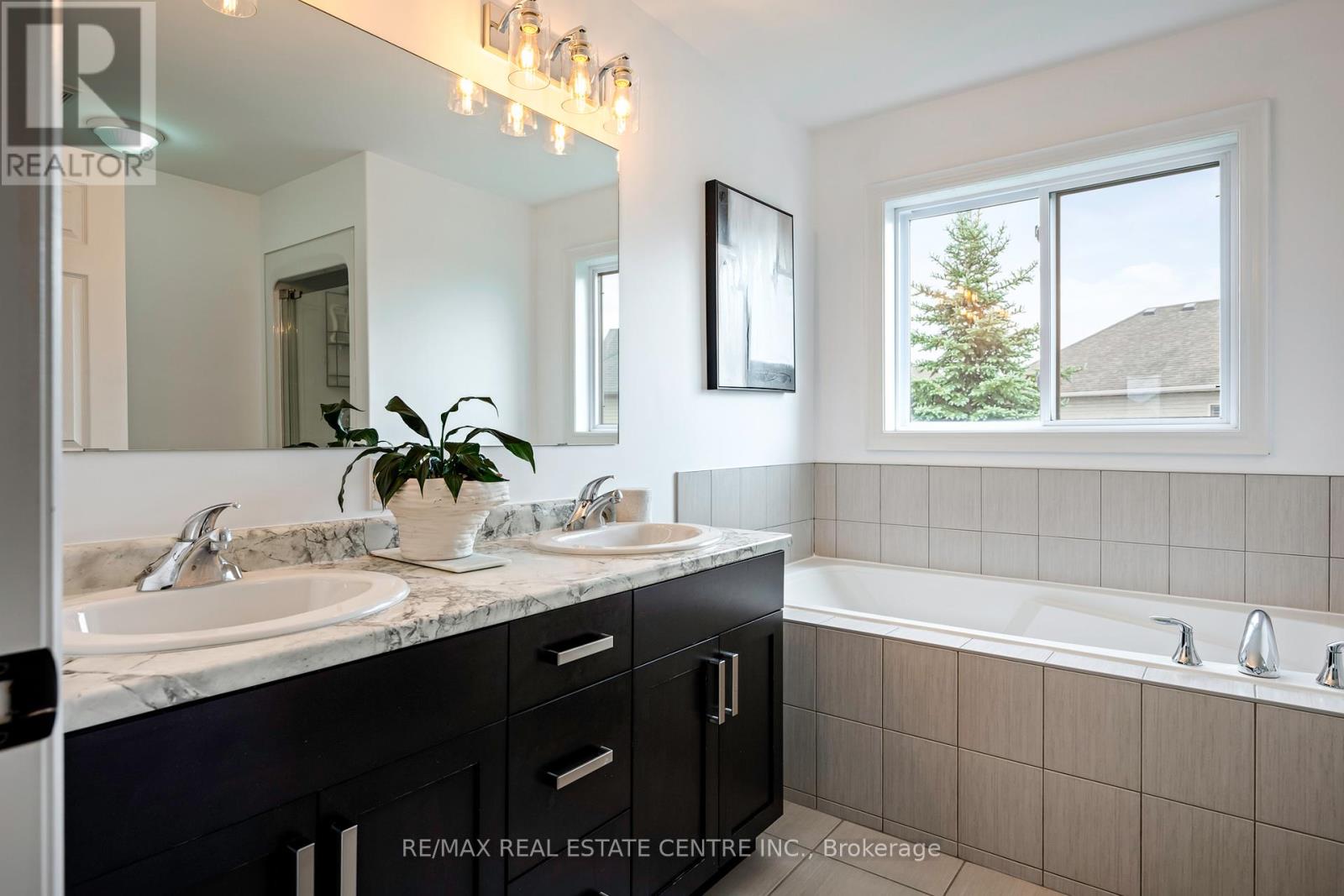 1 Wardlaw Avenue, Orangeville, Ontario  L9W 6K1 - Photo 30 - W12218078